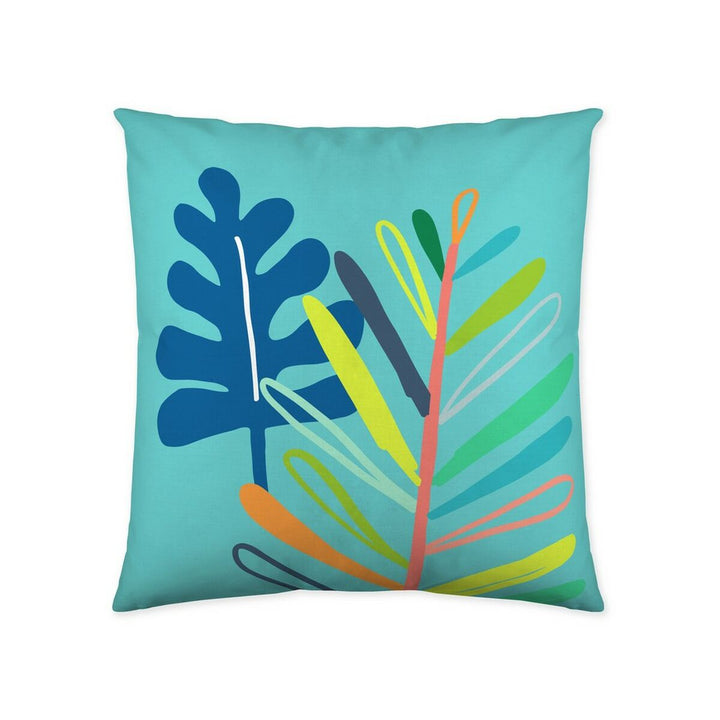 Naturals Tiger Kissenbezug mit bunten abstrakten Blättern auf hellblauem Hintergrund.