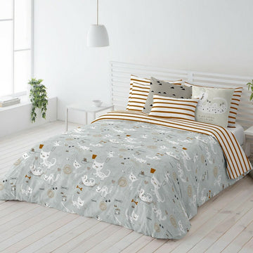 Grauer Bettdeckenbezug King Size mit Katzen-Motiv. Gemütliches Design mit Streifen Kissen.