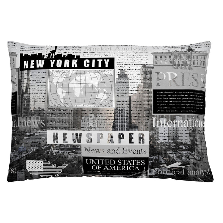 Dekorativer Kissenbezug mit Zeitungsmuster. New York City und USA Design.