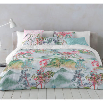 Naturals HAKONE Bettdeckenbezug mit malerischem Natur-Design. Doppelmatratze mit Kissen.