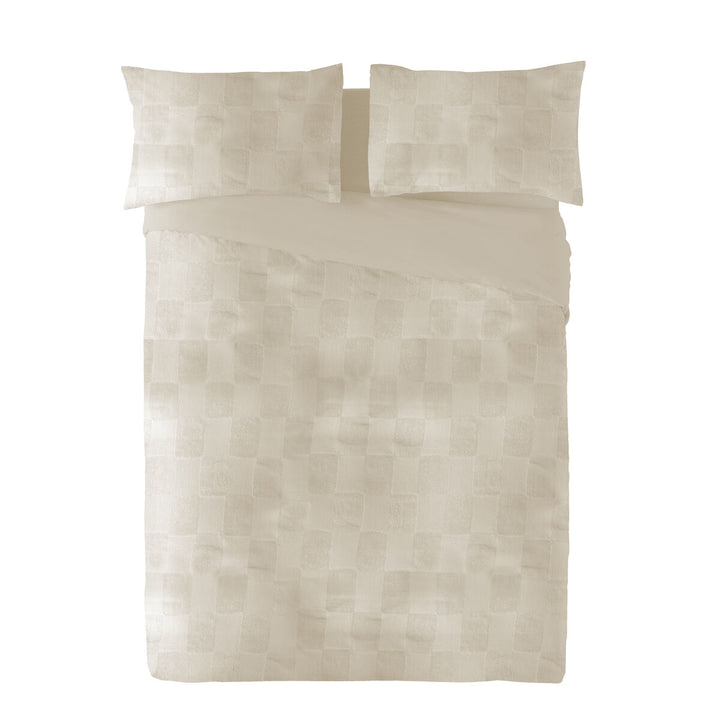 Beige Doppelbettwäsche ELBA mit dezentem Muster und Kissenbezügen.