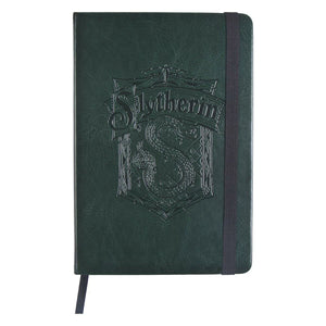 Grüner Harry Potter Notizblock A5 mit Slytherin Wappen und Gummiband.