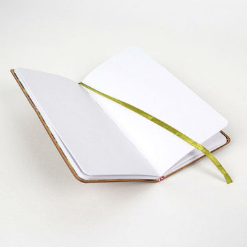 Offenes Notizbuch mit Lesezeichen und weißen Seiten - homely Family Shop