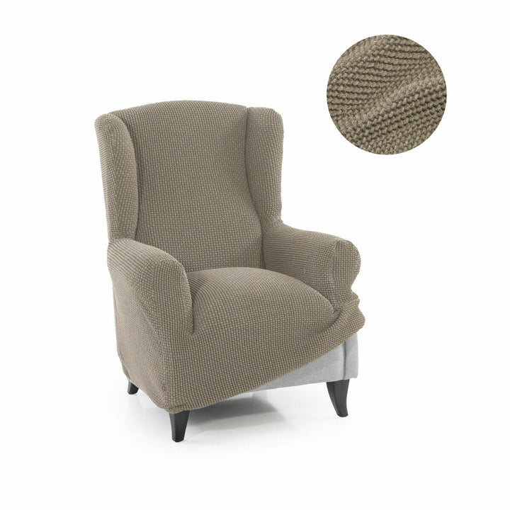 Beige Ohrensesselhusse mit Textur. Sofaskins Sesselhusse restauriert, passgenau für Ohrensessel.