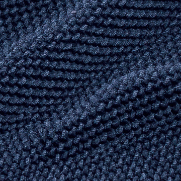 Nahaufnahme: Blauer Chaiselongue Bezug mit Strickmuster und langer Armlehne rechts.