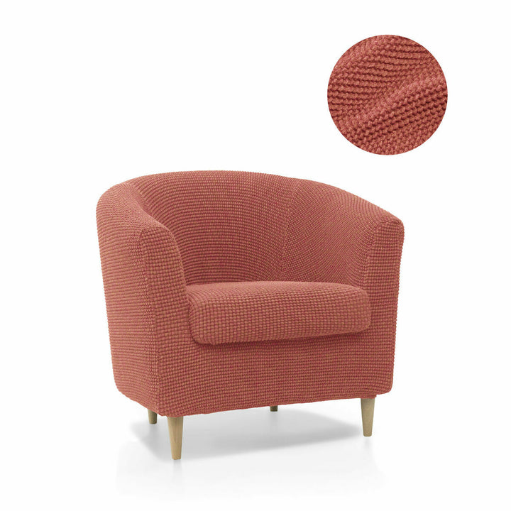 Roter Sesselhusse mit Textur. Sofaskins Sesselhusse mit gewebtem Design.