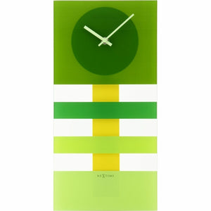 Grüne Nextime Wanduhr mit Streifenmuster und rundem Zifferblatt.