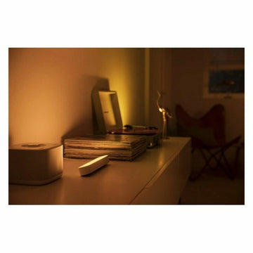 Philips Play Lichtleiste und Tischlampe aus Kunststoff in Weiß, warmes Licht.