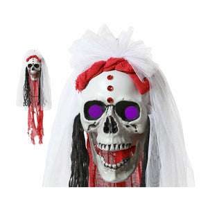 Hängendes Skelett Braut Deko mit lila Augen, weißem Schleier und roten Akzenten für Halloween.
