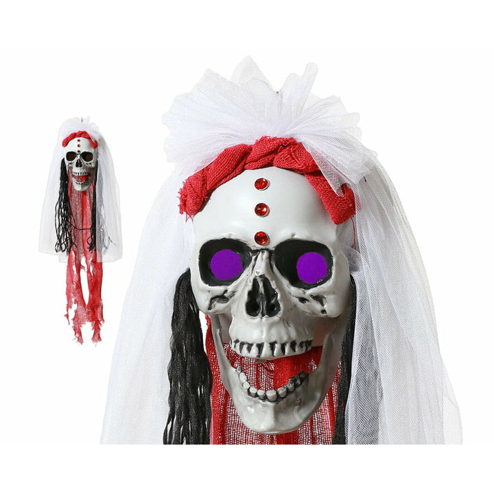 Hängendes Skelett Braut Deko mit lila Augen, weißem Schleier und roten Akzenten für Halloween.