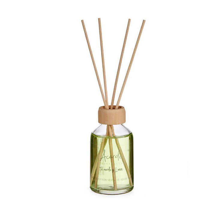 Neon-grüner Grüner Tee Duft Diffuser. Parfümierte Stäbe in klarer Glasflasche.