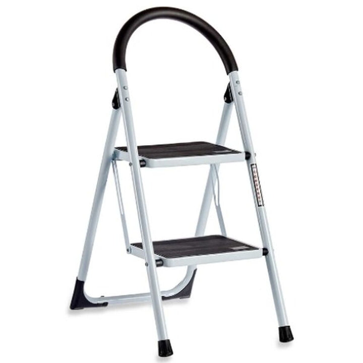 Klappbare Kipit Leiter KX1402 mit zwei Stufen, Metallrahmen in Weiß und Schwarz.