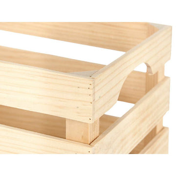 Detailaufnahme: Dekorative Box aus Kiefernholz mit sichtbarer Holzmaserung und einfacher Bauweise.