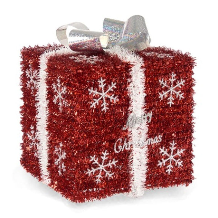 Rote Geschenkbox mit weißen Schneeflocken und silberner Schleife.
