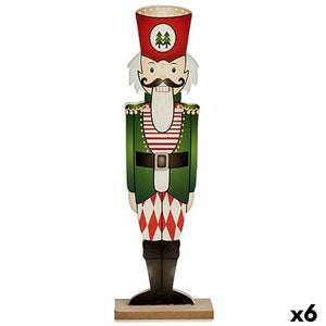 Weiße Deko-Figur Nussknacker mit rotem Hut und grünem Holz-Jacket. Festliche Dekoration.