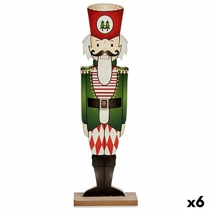 Weiße Deko-Figur Nussknacker mit rotem Hut und grünem Holz-Jacket. Festliche Dekoration.