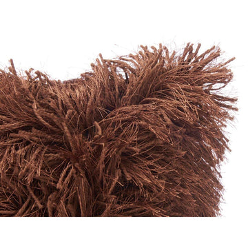 Nahaufnahme: Braunes Kissen aus Baumwolle und Polyester mit Textur.