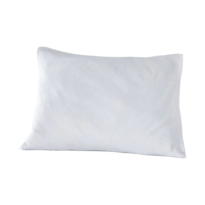 Weißer, absorbierender Kopfkissen-Schutz Essential 50 x 70 cm für zusätzlichen Komfort.
