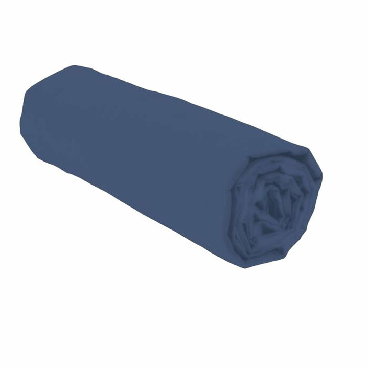 Gerollter blauer Kissenbezug 63x63 cm. Weiche Textur und angenehme Farbe.