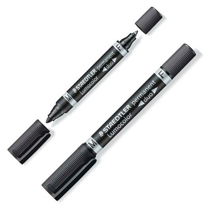 Schwarze Staedtler Lumocolor 348-9 Duo Permanent Marker mit Kappe.