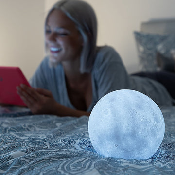 Wiederaufladbare LED Lampe Mond auf dem Bett - homely Family Shop