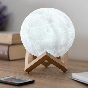 Mond Lampe Moondy auf Holzständer - InnovaGoods LED Lampe - homely Family Shop