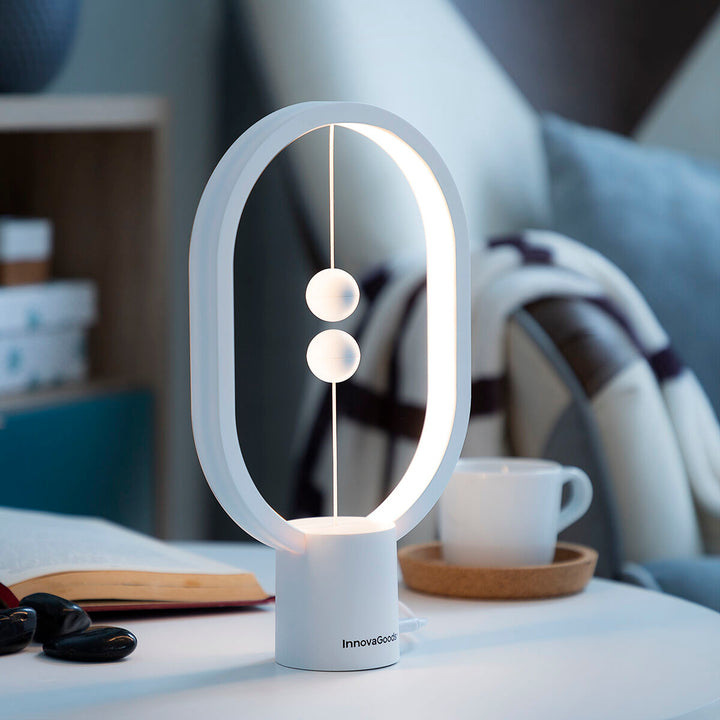 InnovaGoods Balance Lampe mit Magnetkugeln auf Nachttisch - homely Family Shop