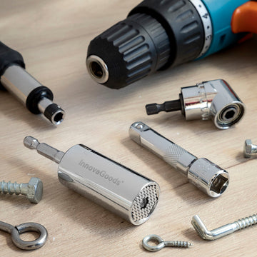 Silberner Universalsteckschlüssel Uniscrew InnovaGoods mit Zubehör und Schrauben.