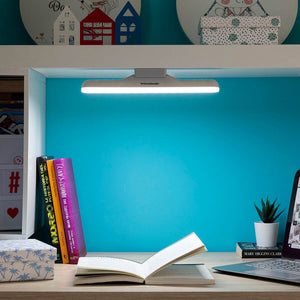 InnovaGoods LED Lampe beleuchtet Schreibtisch mit Laptop und Bücher - homely Family Shop