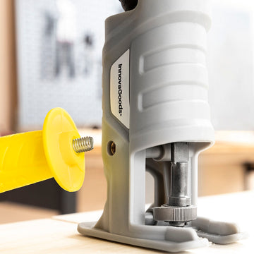 Grauer Stichsägen-Adapter für Bohrmaschinen mit gelbem Griff von InnovaGoods.