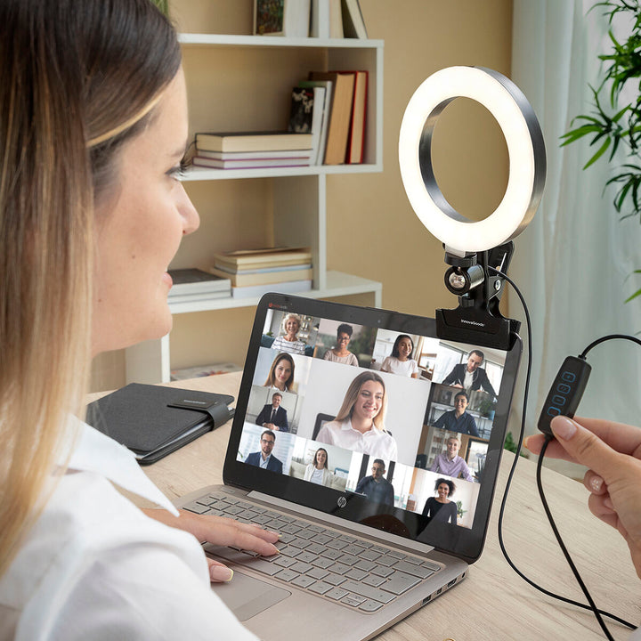 InnovaGoods Selfie Lichtring mit Halteklammer am Laptop befestigt - homely Family Shop