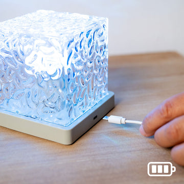 InnovaGoods Aurora Borealis LED-Projektorlampe wird aufgeladen - Homely Family Shop